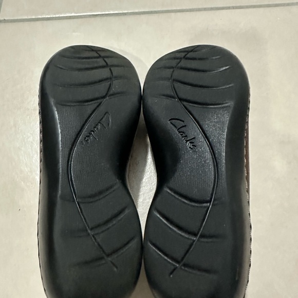 Clarks Women's Ashland Bubble Slip On Loafer (Worn once) Brown - Picture 3 of 3